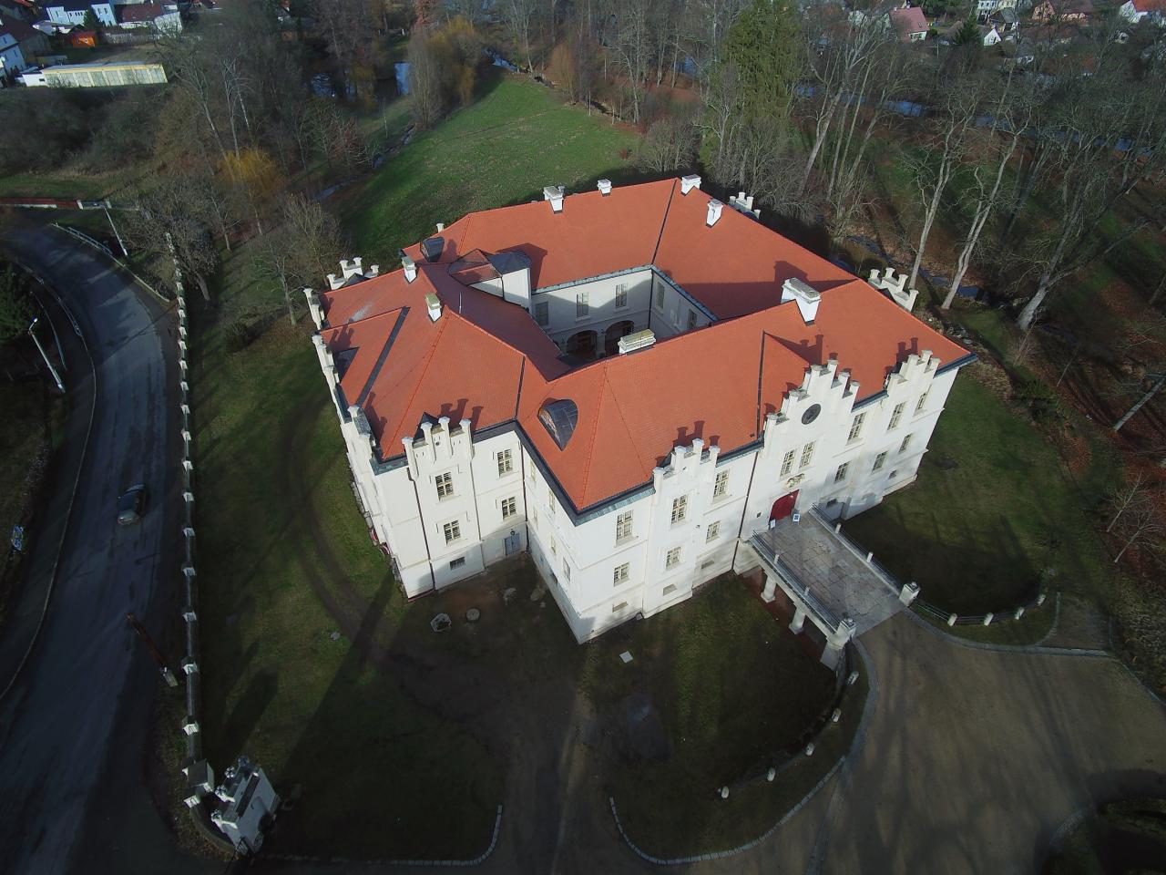 Letecký pohled na zámek Hradiště